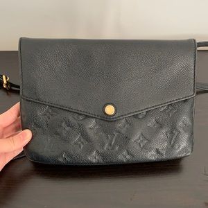 Louis Vuitton Twice Twinset crossbody.Broken strap